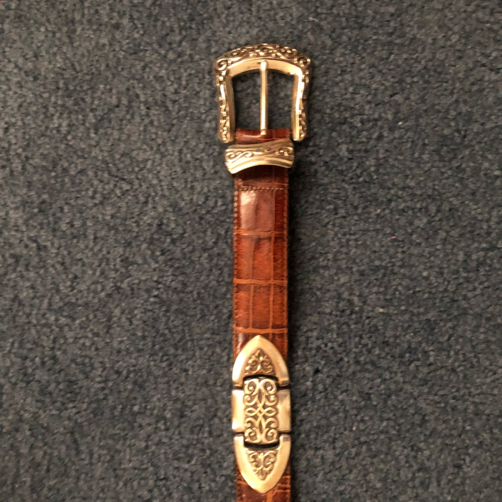 Brighton Classic belt. Gorgeous brown leather w Silver details. Size M